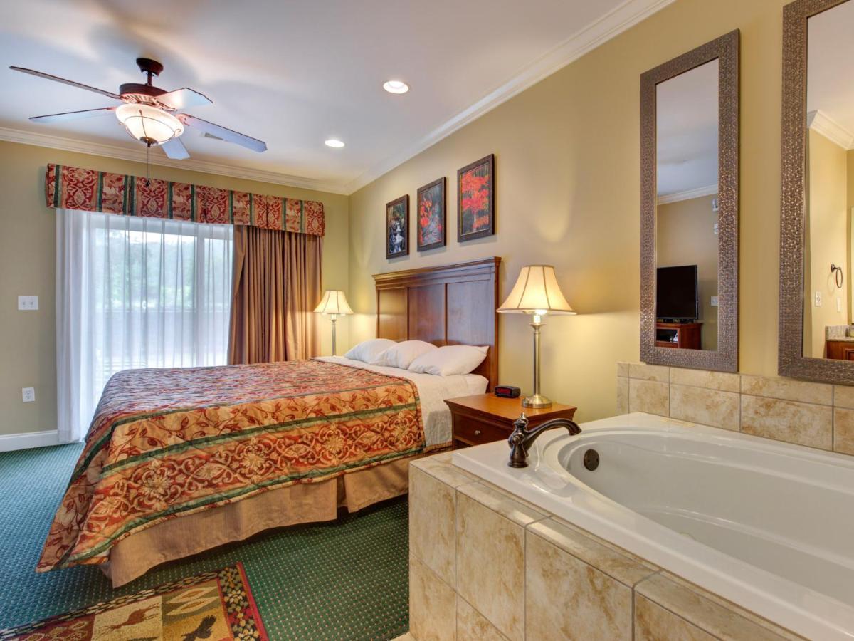 City Bear, 2Br, Pool, Spa, Downtown Gatlinburg, Sleeps 6 Apartment ภายนอก รูปภาพ
